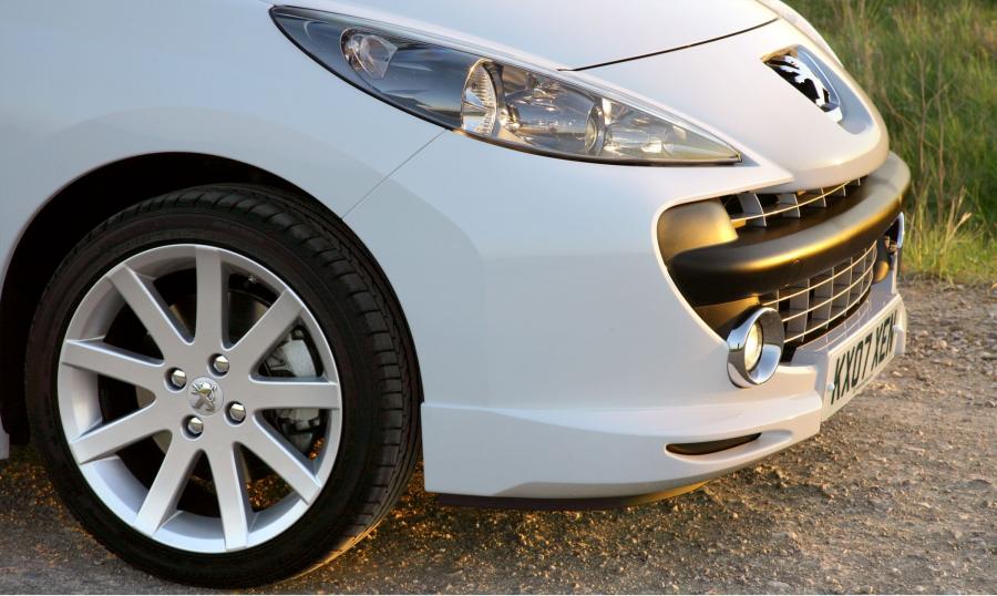  Peugeot 207 GTi THP 175 2008 года  (фото 14 из 49)